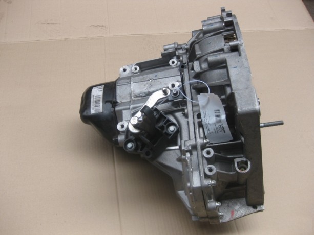 Механическая коробка переключения передач (МКПП 5-ст.) Renault JR5-514, двигатель К4М  1.6 16V, новая, оригинал 320106193R 8200934990 купить недорого с доставкой в Орел